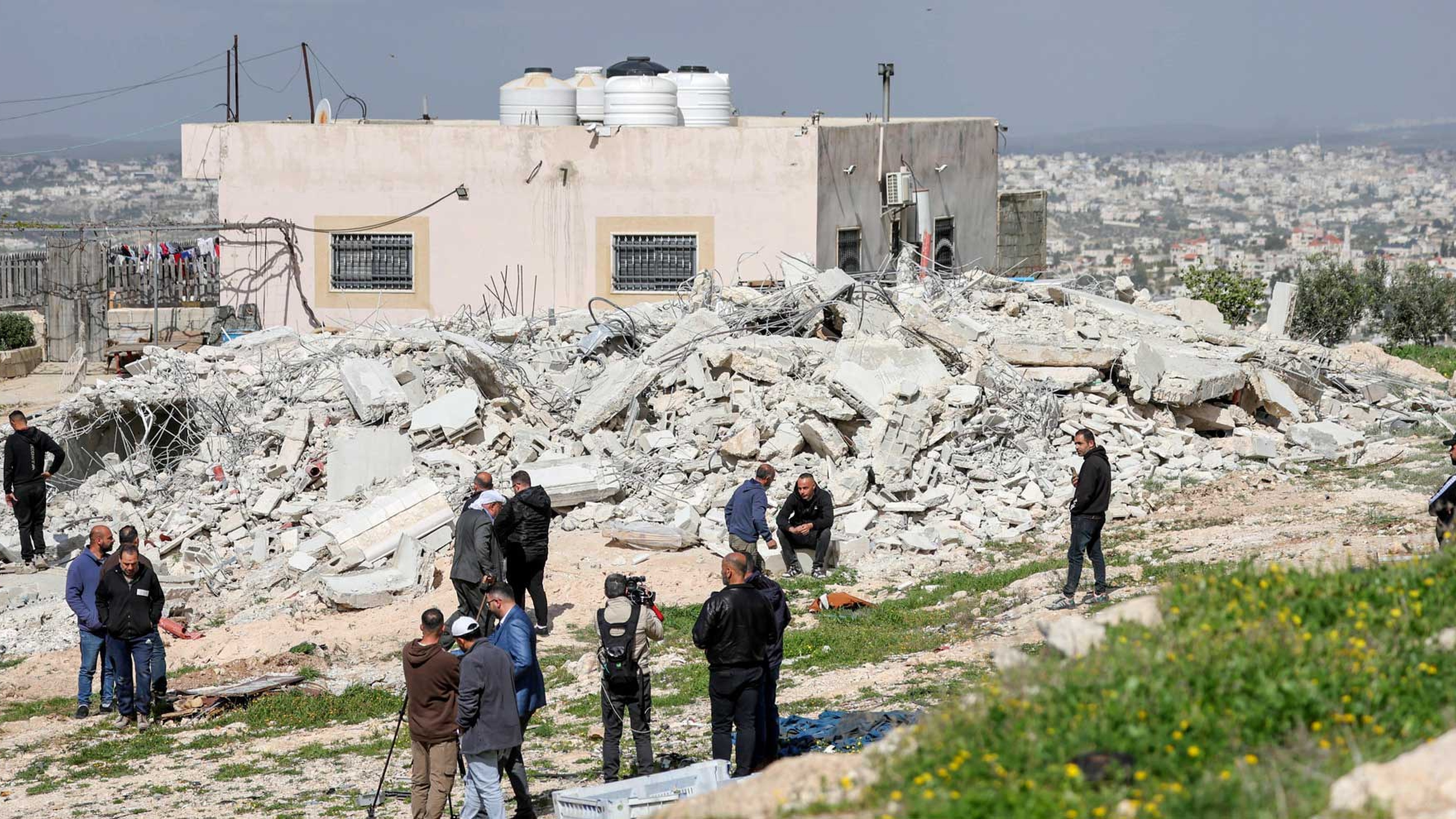 Hebron nach Anschlag abgeriegelt und Häuser zerstört